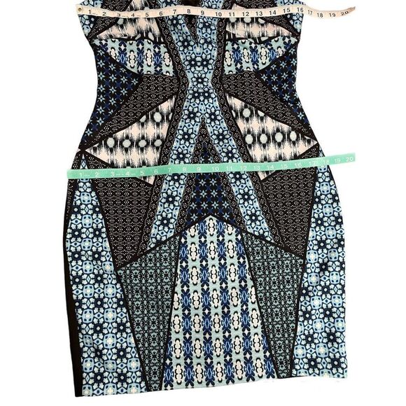 GUESS Mesh Geometric Bodycon Dress Size 10 - Picture 4 of 8